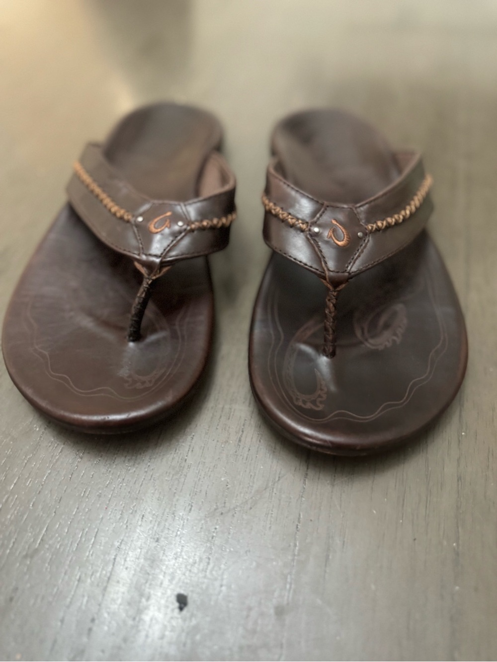 OluKai Men's Brown Braided Leather Thong Sandals